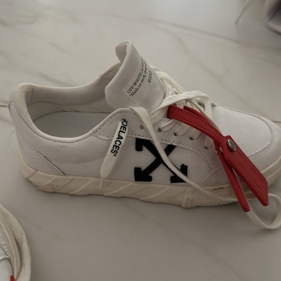 Off white - Picture 4 of 4